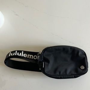 Lululemon everywhere bag.